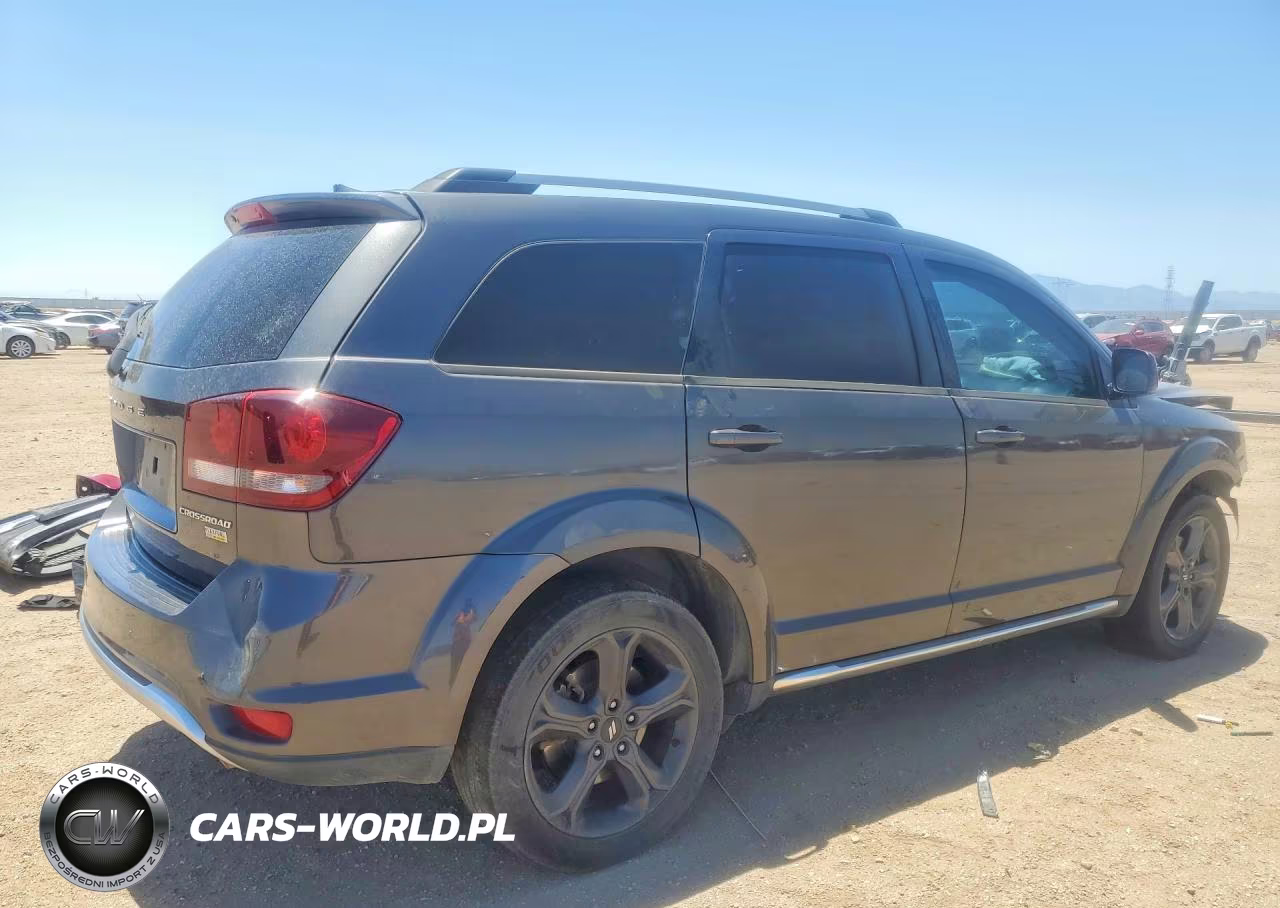 2018 Dodge Journey Crossroad VIN:3C4PDCGG7JT495633 - 3