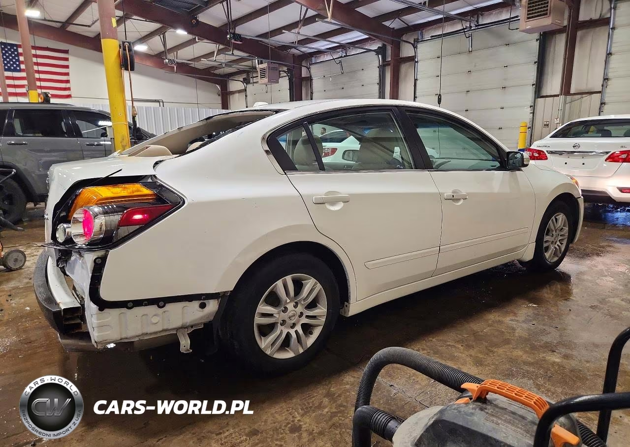 2010 Nissan Altima Base-S VIN:1N4AL2AP8AN560829 - 3