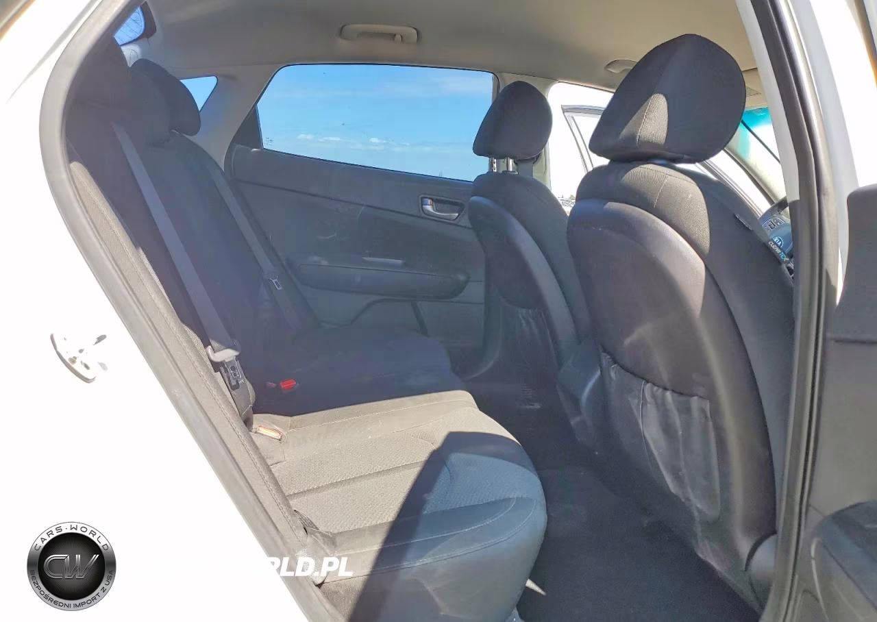 2016 Kia Optima Lx VIN:5XXGT4L13GG009463 - 10