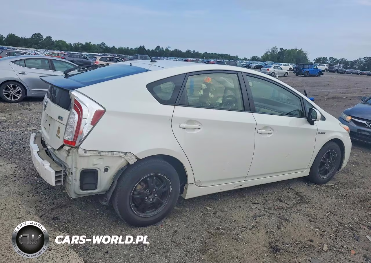 2015 Toyota Prius Two VIN:JTDKN3DU9F1879459 - 3