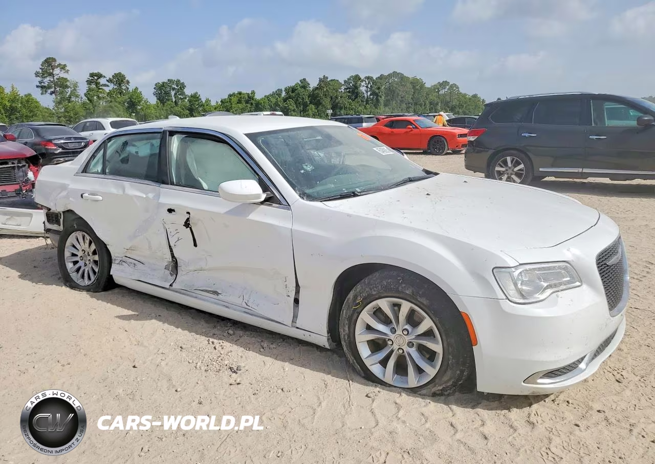 2022 Chrysler 200 Convertible VIN:2C3CCAAG8NH209953 - 4