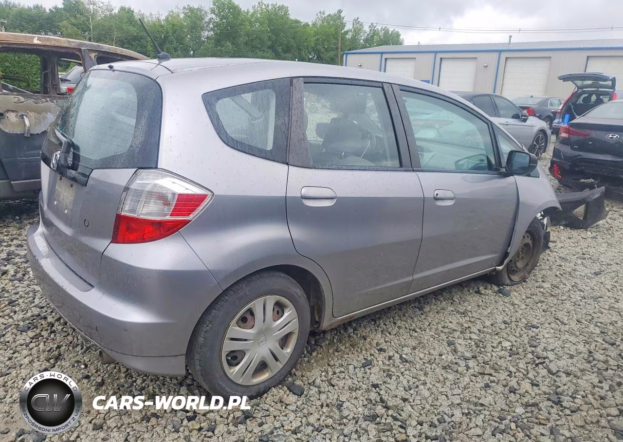 2009 Honda Fit VIN:JHMGE88229S048359 - 3