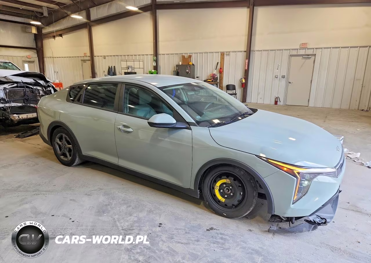 2025 Kia K4 Lxs VIN:3KPFT4DEXSE183500 - 4