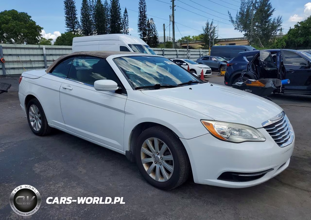 2012 Chrysler 200 Touring VIN:1C3BCBEB8CN254122 - 4