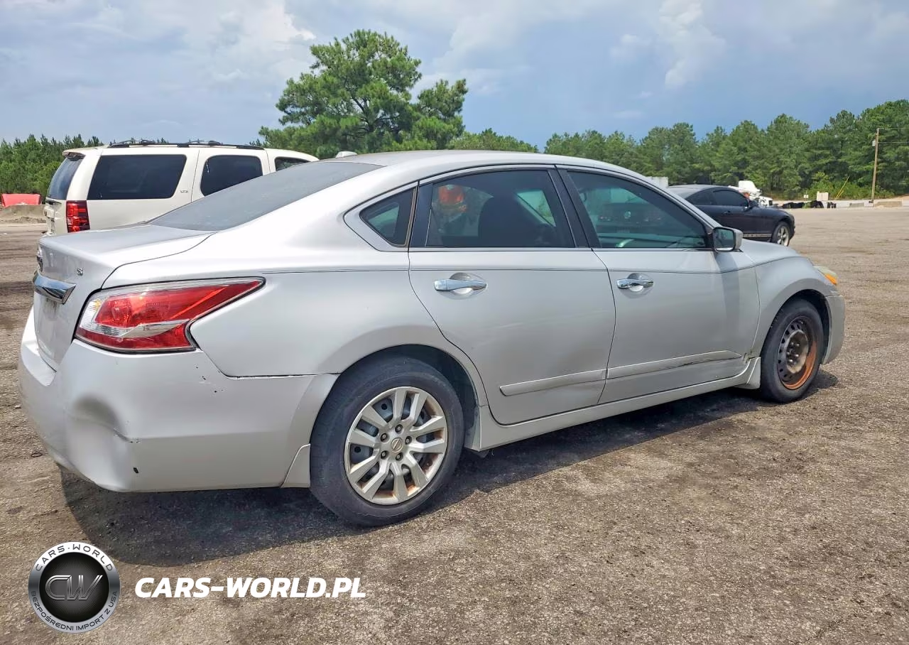 2015 Nissan Altima 2.5 S VIN:1N4AL3AP9FN387917 - 3