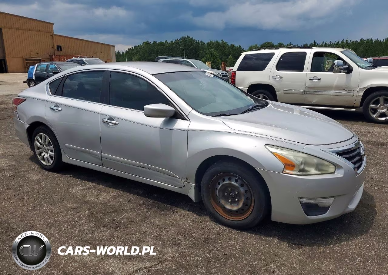 2015 Nissan Altima 2.5 S VIN:1N4AL3AP9FN387917 - 4