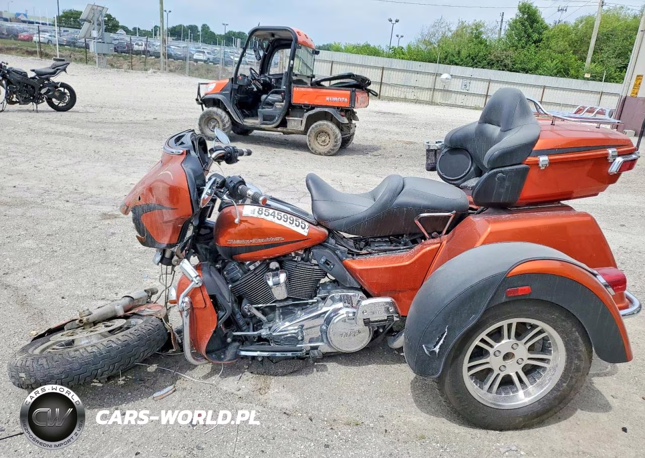 2019 Harley-Davidson Flhtcutg VIN:1HD1MAF1XKB855454 - 3