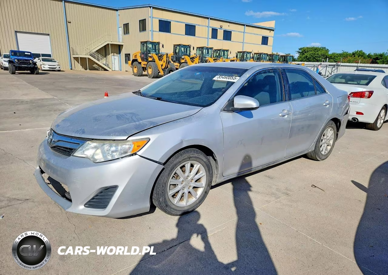 2012 Toyota Camry Le – zdjęcie 1 z 12