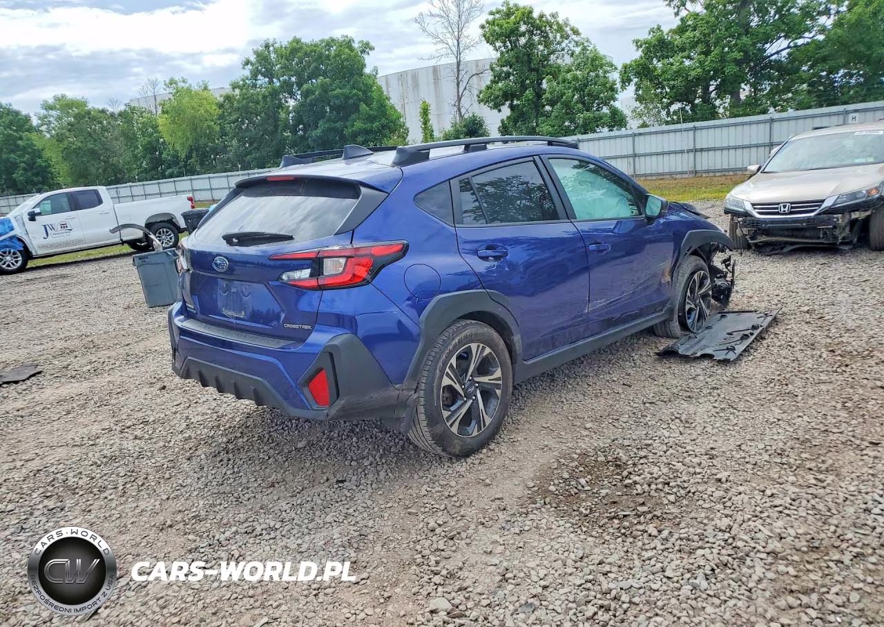 2024 Subaru Crosstrek Premium VIN:JF2GUADC9RH853042 - 3
