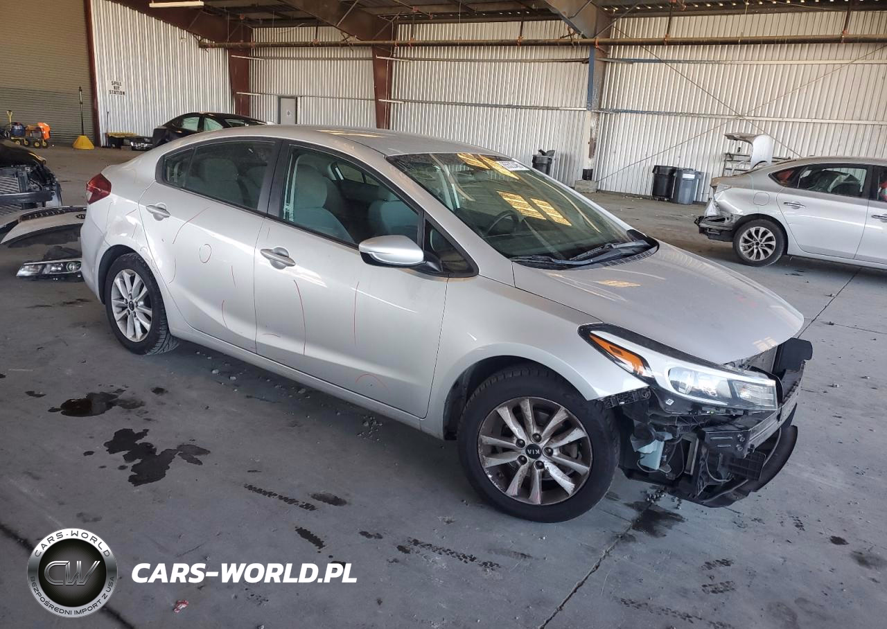 2017 Kia Forte Lx VIN:3KPFL4A7XHE011286 - 4