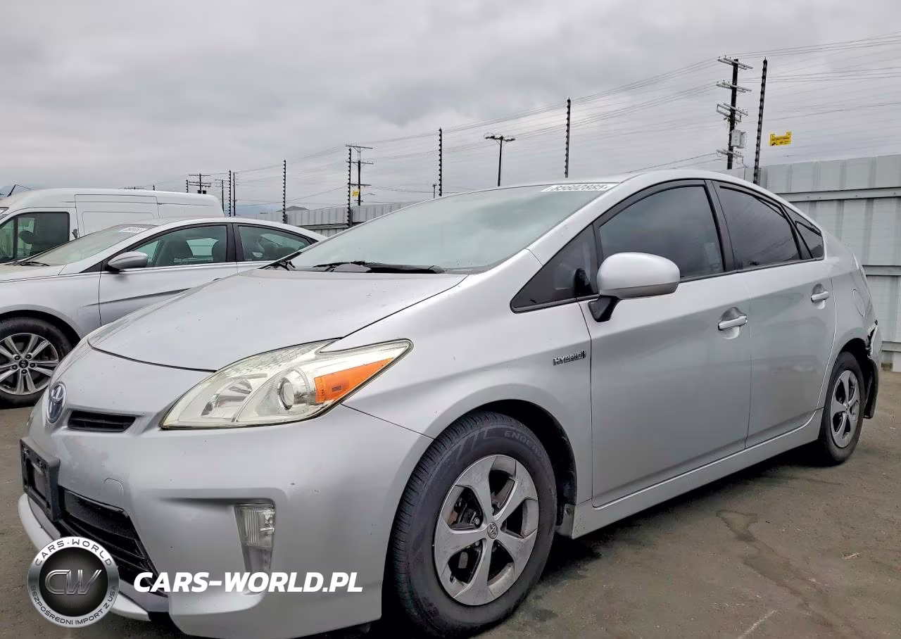 2015 Toyota Prius Three – zdjęcie 1 z 12