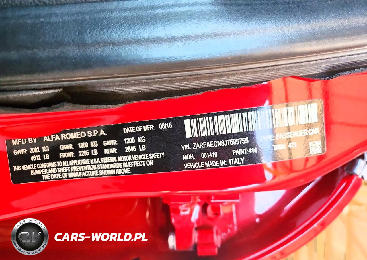 2018 Alfa Romeo Giulia Ti VIN:ZARFAECN8J7595755 - 12