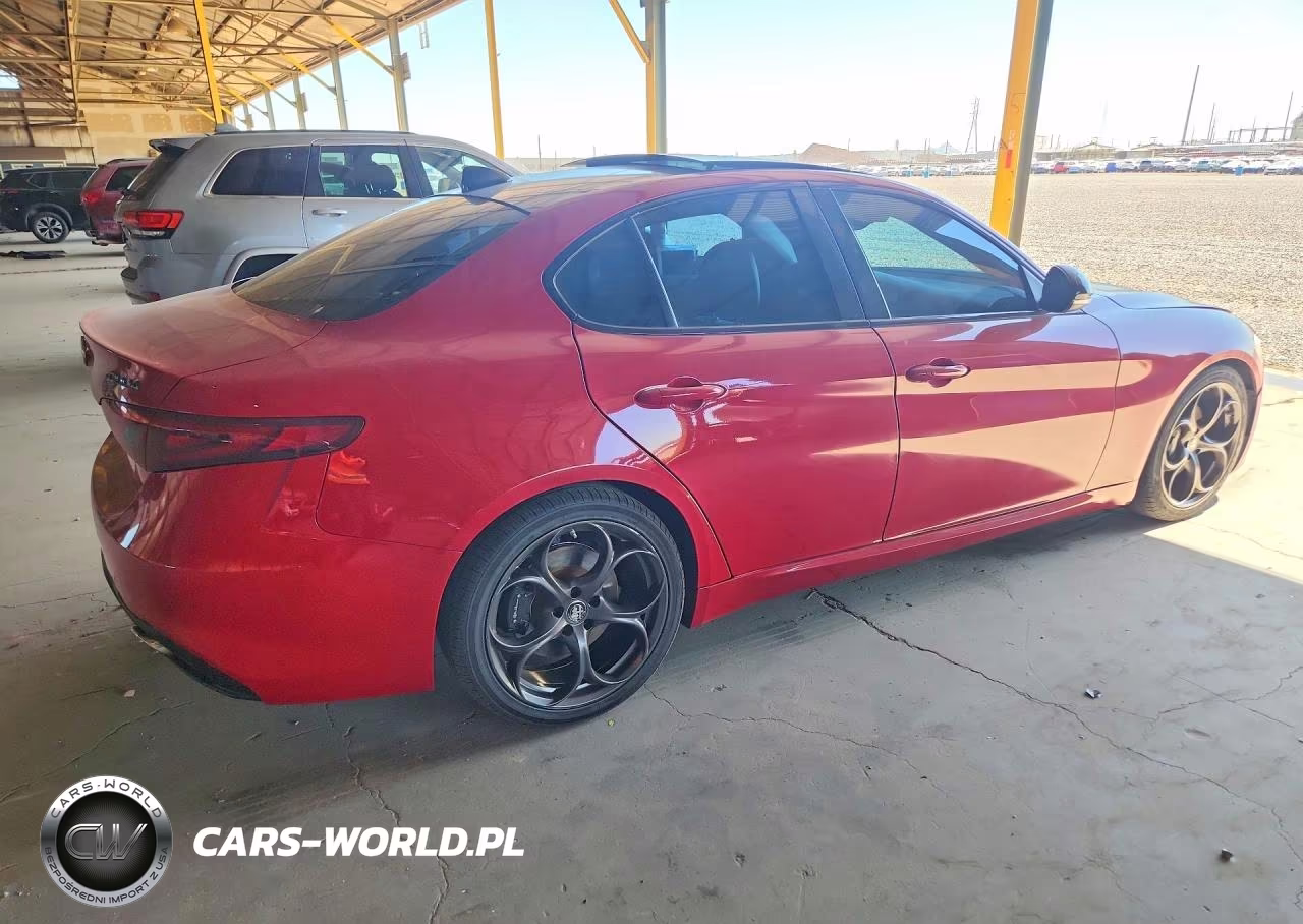 2018 Alfa Romeo Giulia Ti VIN:ZARFAECN8J7595755 - 3