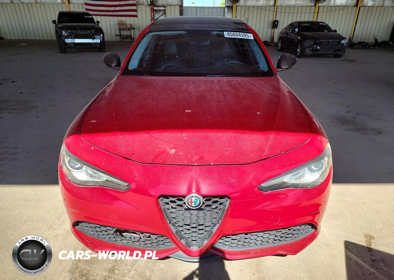 2018 Alfa Romeo Giulia Ti VIN:ZARFAECN8J7595755 - 5