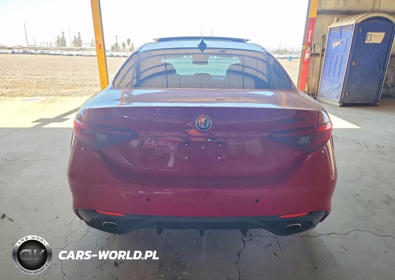 2018 Alfa Romeo Giulia Ti VIN:ZARFAECN8J7595755 - 6