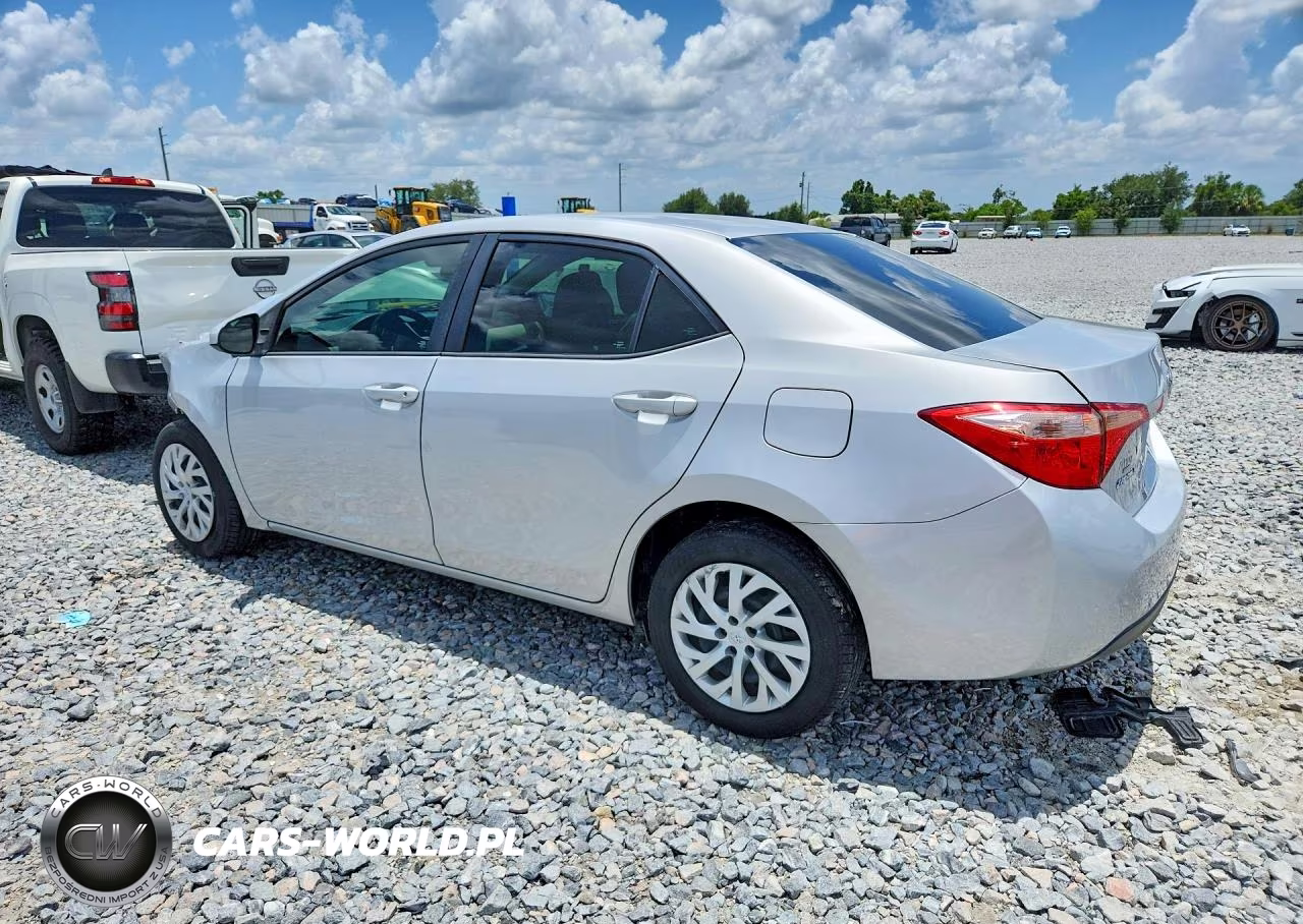 2017 Toyota Corolla Le VIN:5YFBURHEXHP711174 - 2