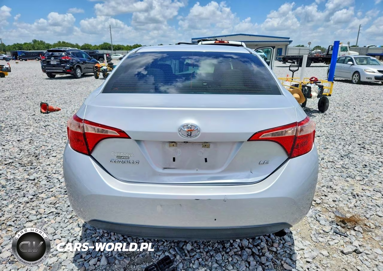 2017 Toyota Corolla Le VIN:5YFBURHEXHP711174 - 6