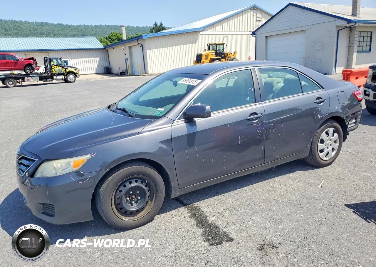 2010 Toyota Camry Le – zdjęcie 1 z 12