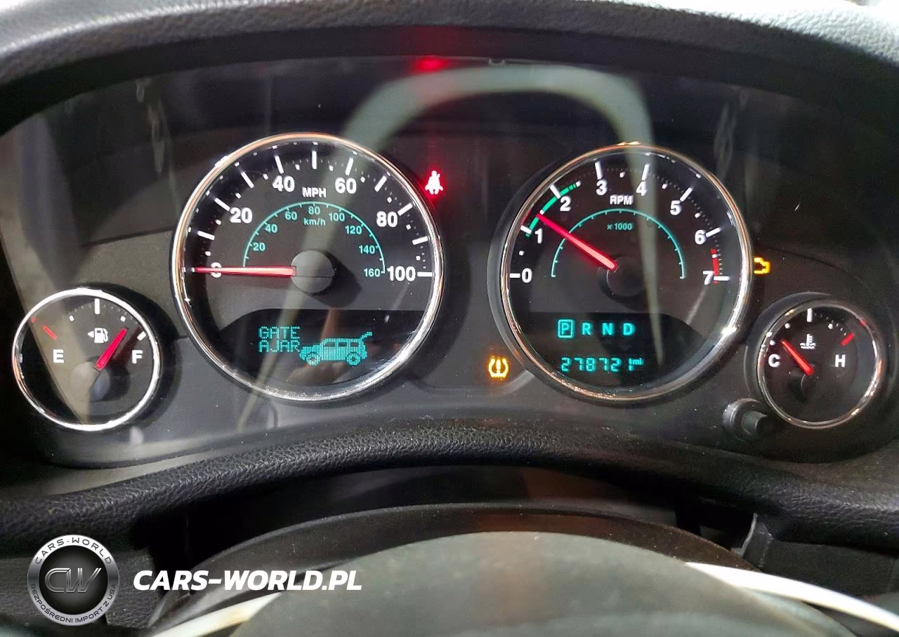 2014 Jeep Wrangler Unlimited Sahara VIN:1C4BJWEG7EL290807 - 9