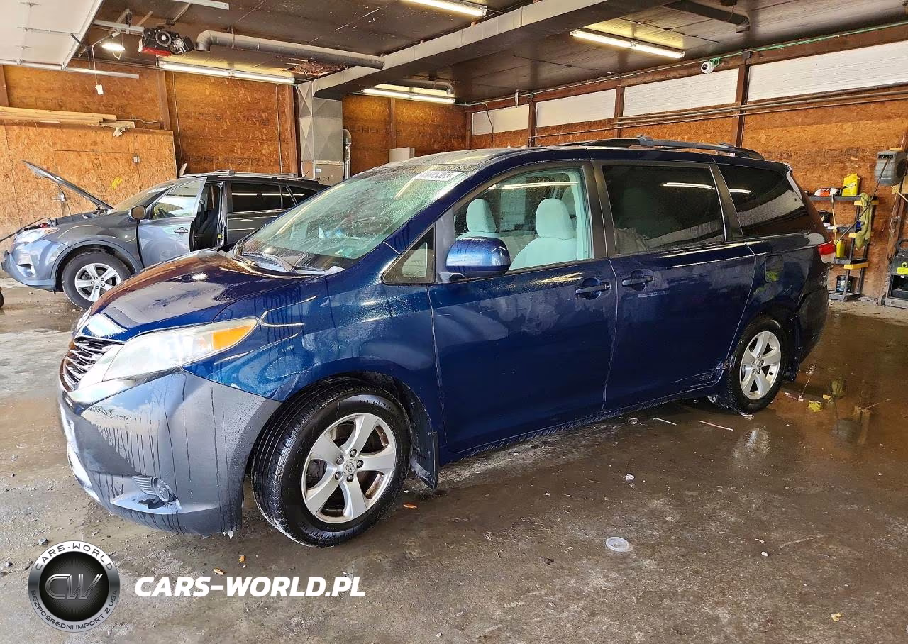 2011 Toyota Sienna Le – zdjęcie 1 z 13