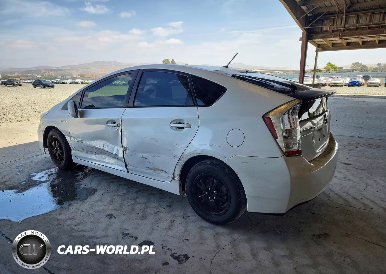 2014 Toyota Prius Two VIN:JTDKN3DUXE0359338 - 2