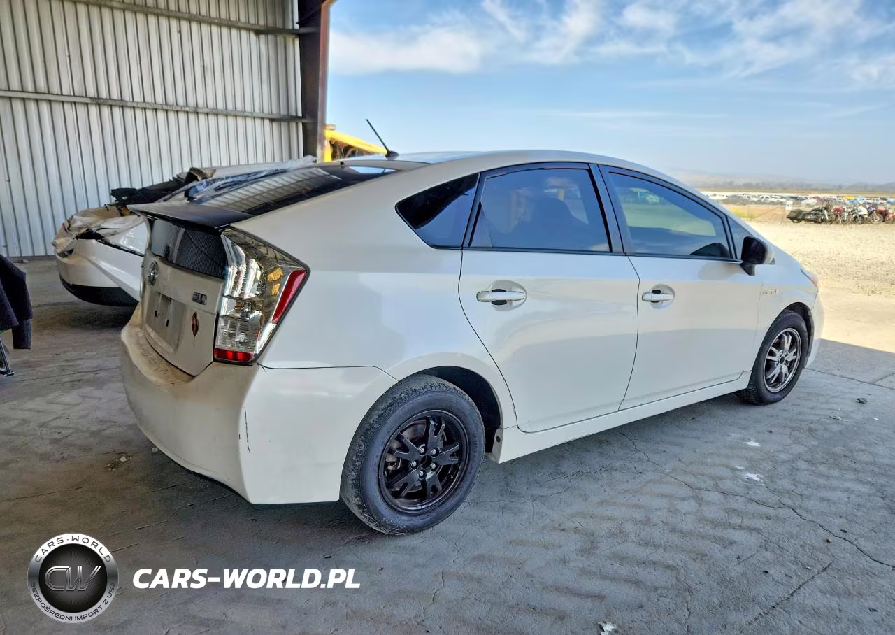 2014 Toyota Prius Two VIN:JTDKN3DUXE0359338 - 3