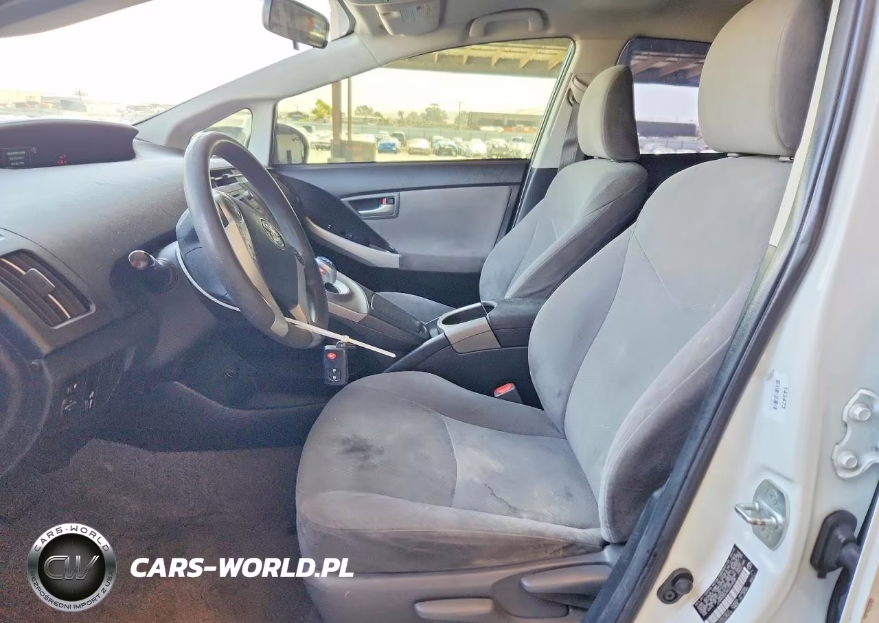 2014 Toyota Prius Two VIN:JTDKN3DUXE0359338 - 7