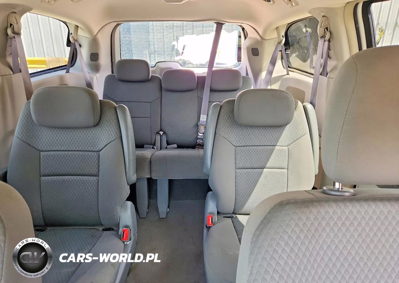 2010 Chrysler Town & Country Touring VIN:2A4RR5D13AR285324 - 10