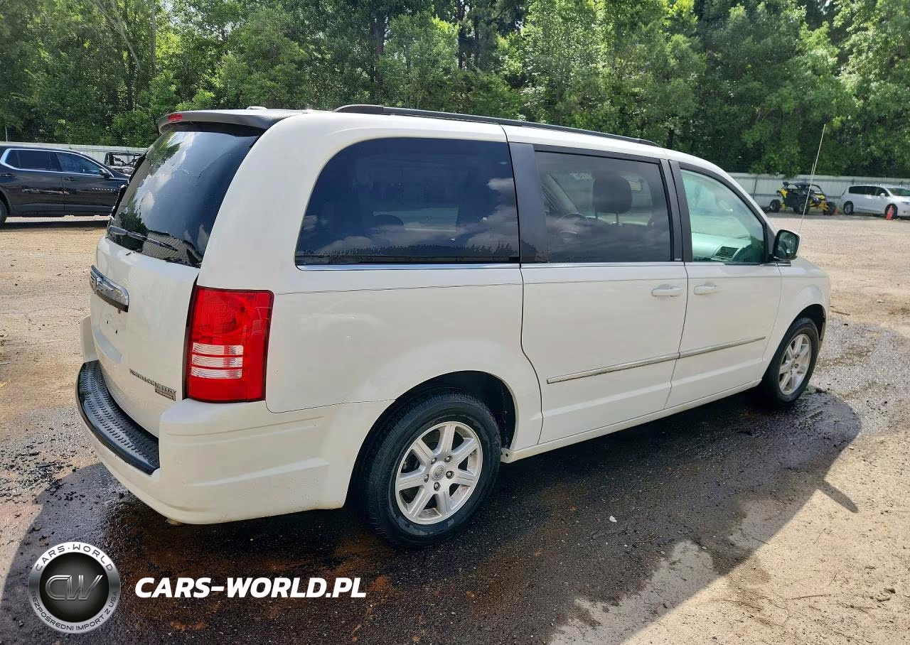 2010 Chrysler Town & Country Touring VIN:2A4RR5D13AR285324 - 3