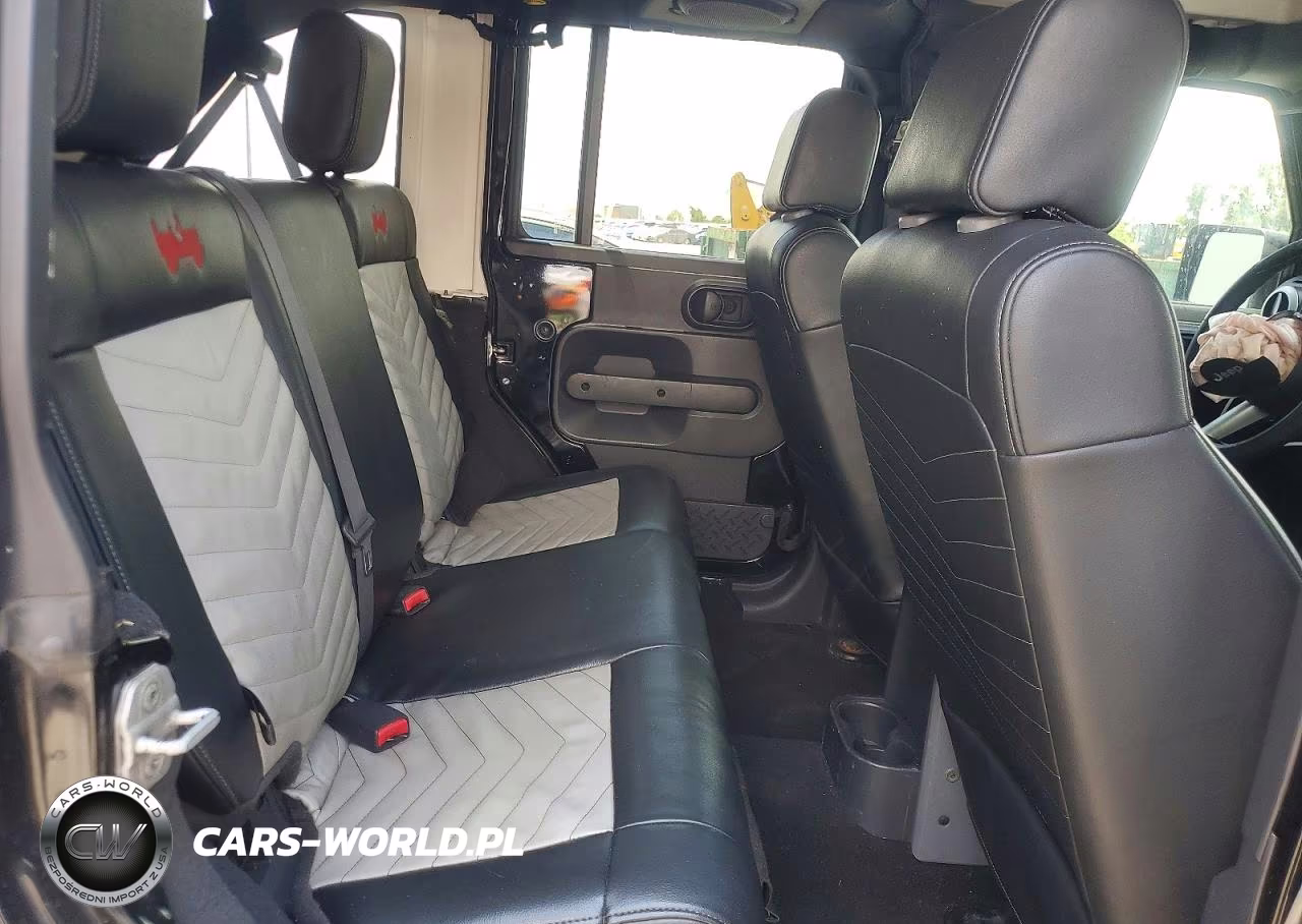 2009 Jeep Wrangler Unlimited Sahara VIN:1J4GA591X9L705012 - 10