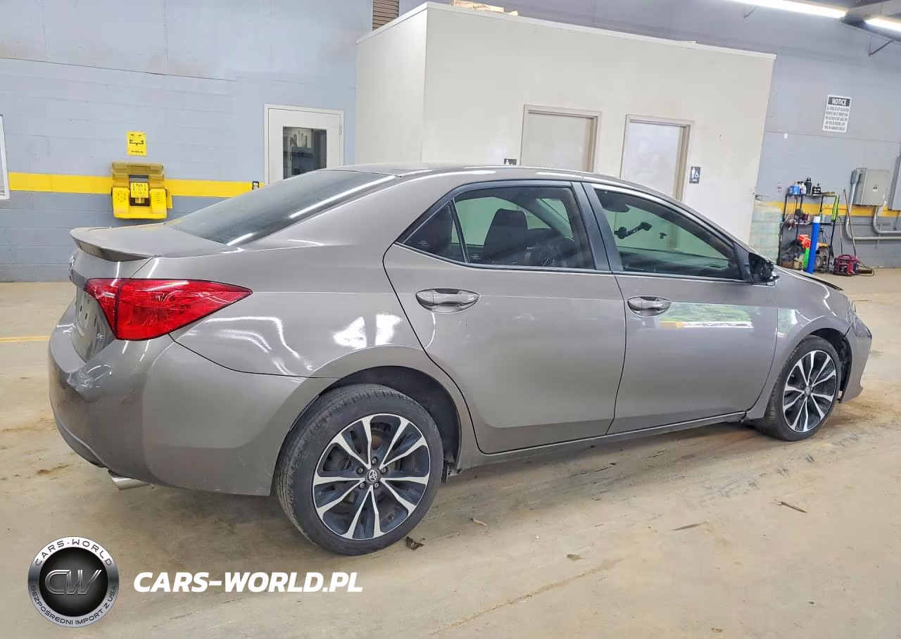 2018 Toyota Corolla Se VIN:5YFBURHE9JP801406 - 3