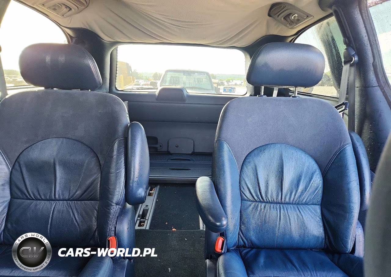 2002 Chrysler Town & Country Limited VIN:2C8GP64L52R638771 - 10