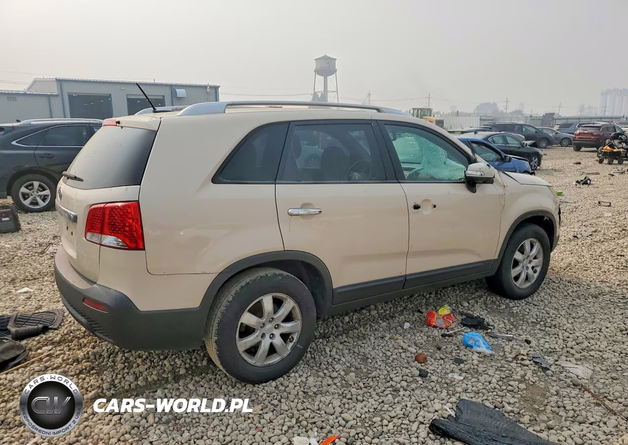 2011 Kia Sorento Lx VIN:5XYKT4A10BG073090 - 3