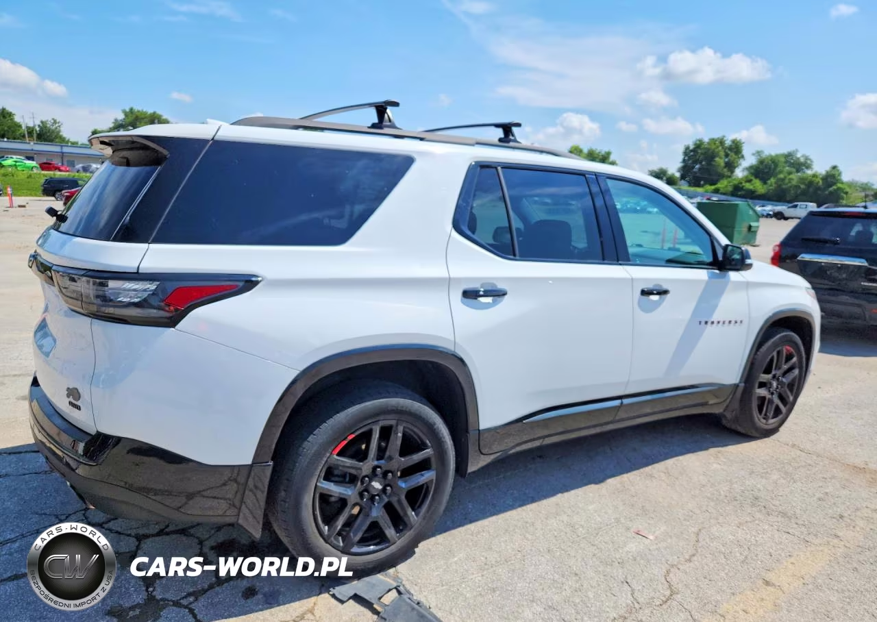 2021 Chevrolet Traverse Premier VIN:1GNEVKKW4MJ205705 - 3