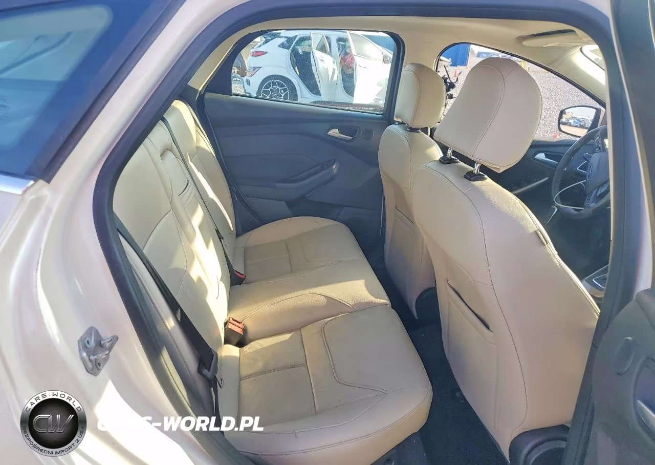 2016 Ford Focus Titanium VIN:1FADP3N23GL299393 - 10