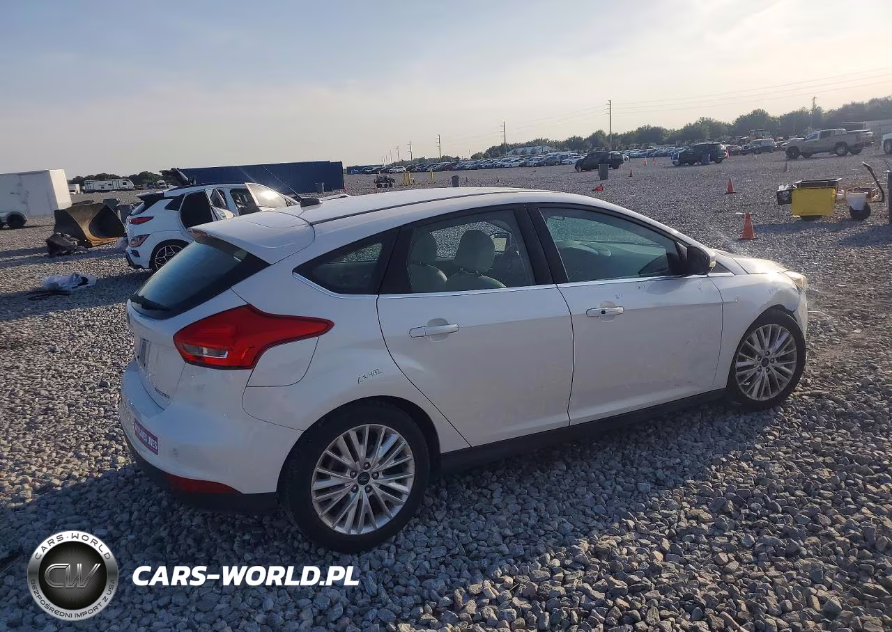 2016 Ford Focus Titanium VIN:1FADP3N23GL299393 - 3