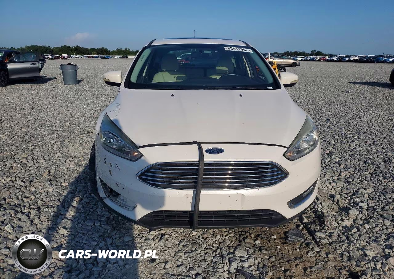 2016 Ford Focus Titanium VIN:1FADP3N23GL299393 - 5