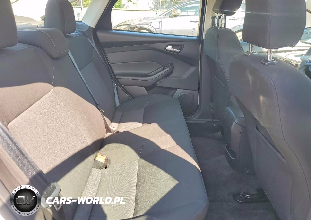 2017 Ford Focus Se VIN:1FADP3F29HL283831 - 10