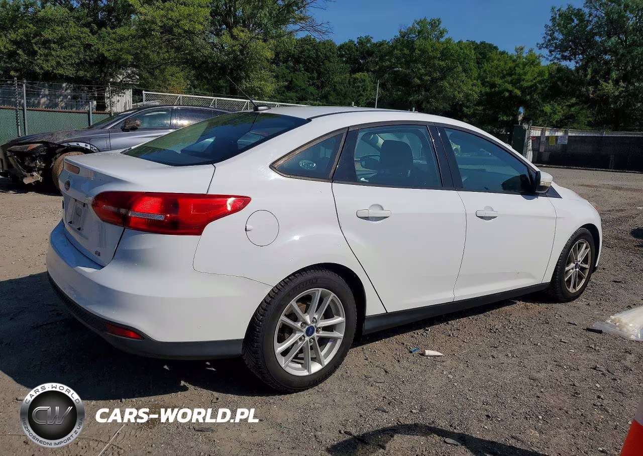 2017 Ford Focus Se VIN:1FADP3F29HL283831 - 3