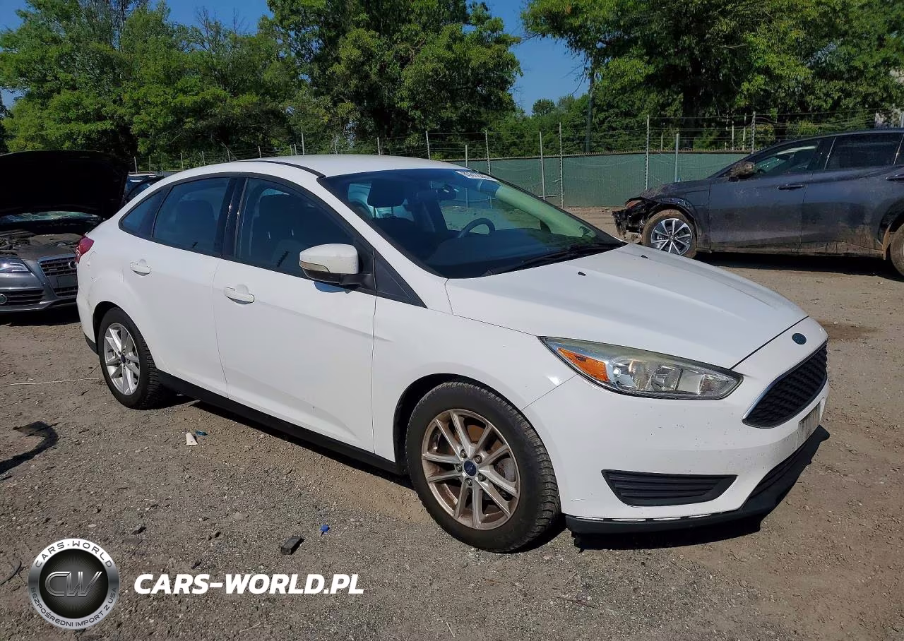 2017 Ford Focus Se VIN:1FADP3F29HL283831 - 4
