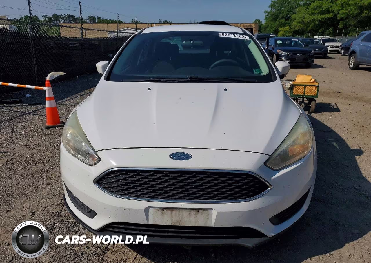 2017 Ford Focus Se VIN:1FADP3F29HL283831 - 5