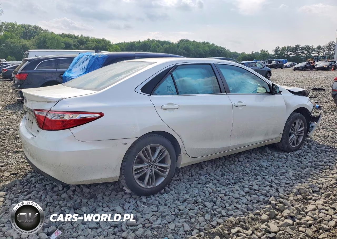 2016 Toyota Camry Se VIN:4T1BF1FK3GU223928 - 3