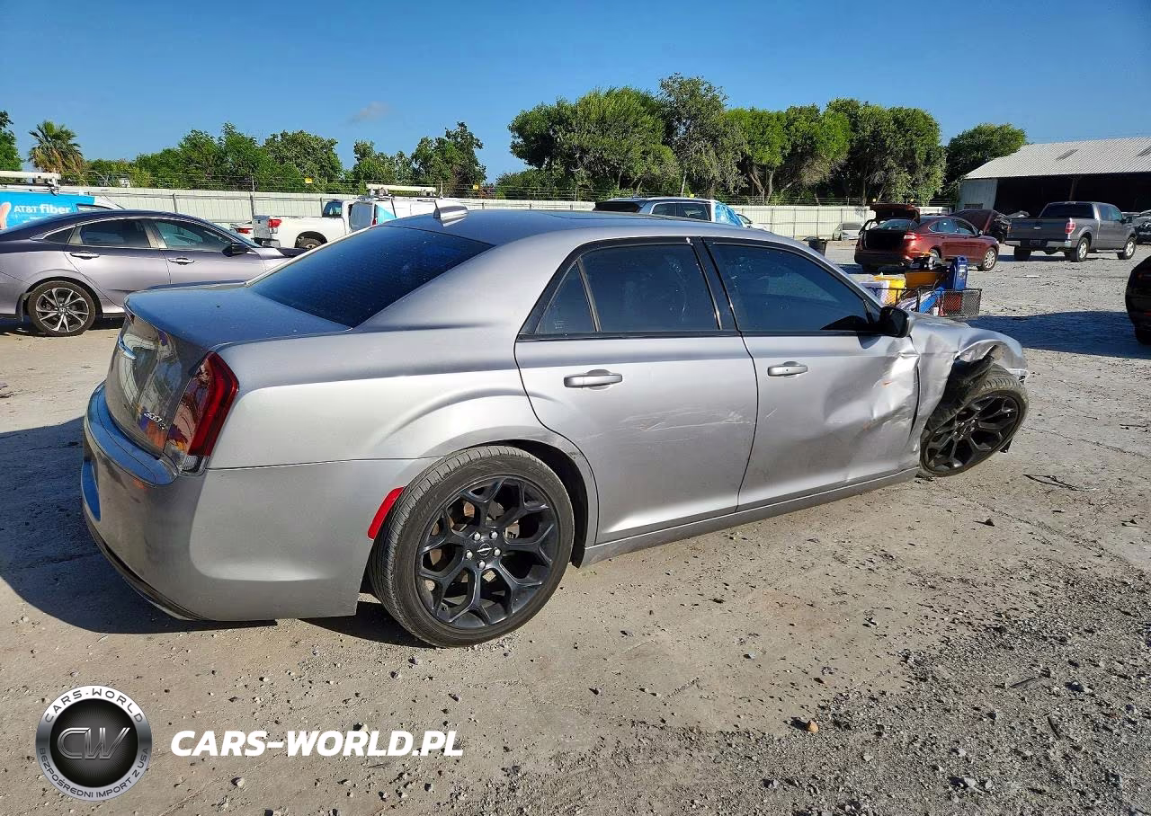 2015 Chrysler 300 S VIN:2C3CCABGXFH807770 - 3