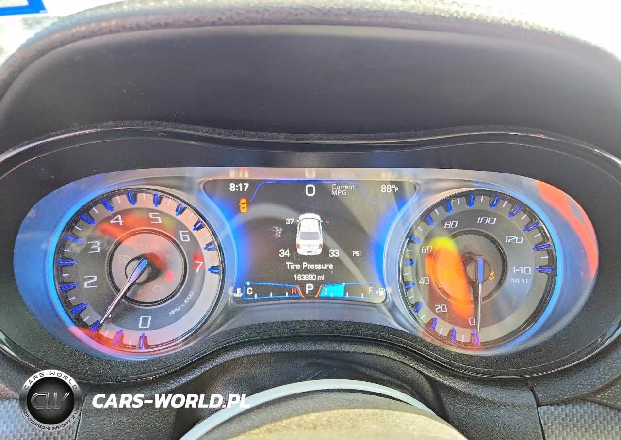 2015 Chrysler 300 S VIN:2C3CCABGXFH807770 - 9