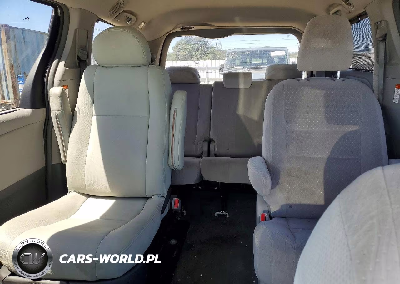 2015 Toyota Sienna Le VIN:5TDJK3DC7FS123174 - 10