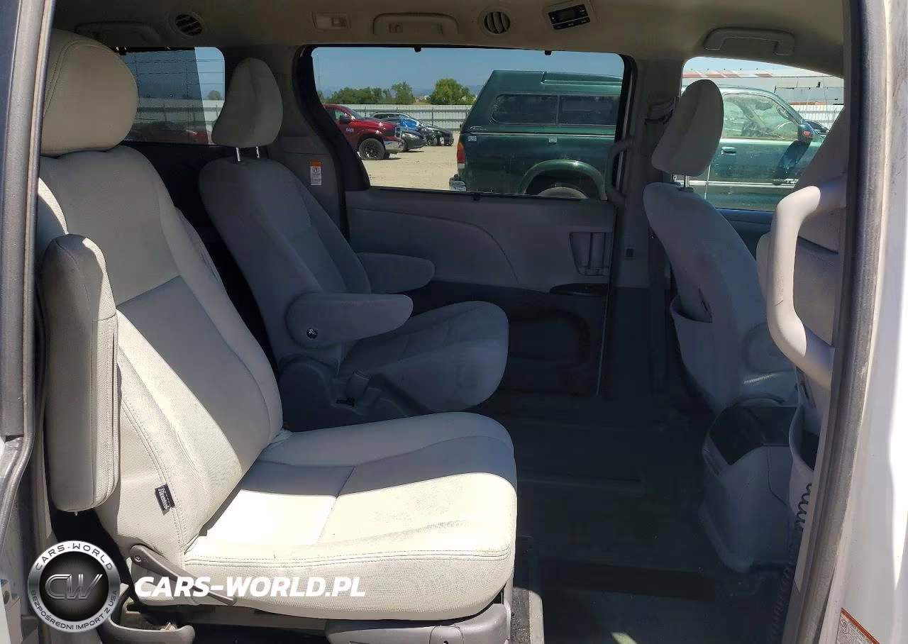 2015 Toyota Sienna Le VIN:5TDJK3DC7FS123174 - 11