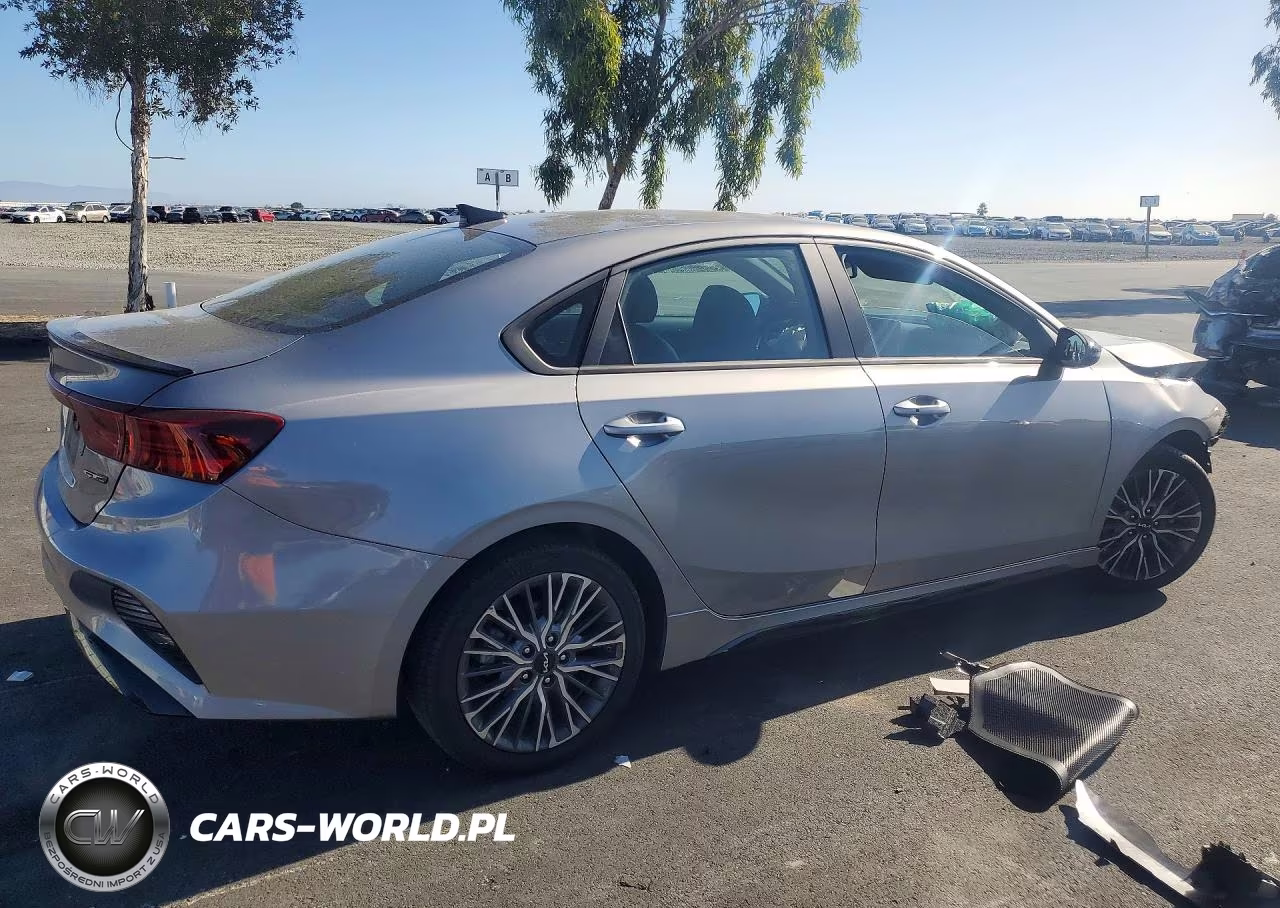 2023 Kia Forte Gt Line VIN:3KPF54AD7PE606367 - 3