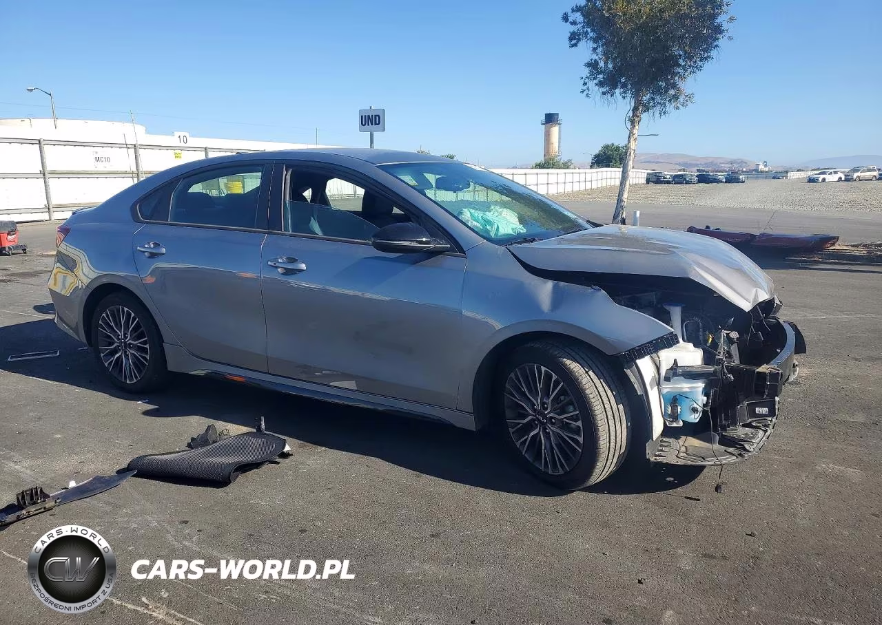 2023 Kia Forte Gt Line VIN:3KPF54AD7PE606367 - 4