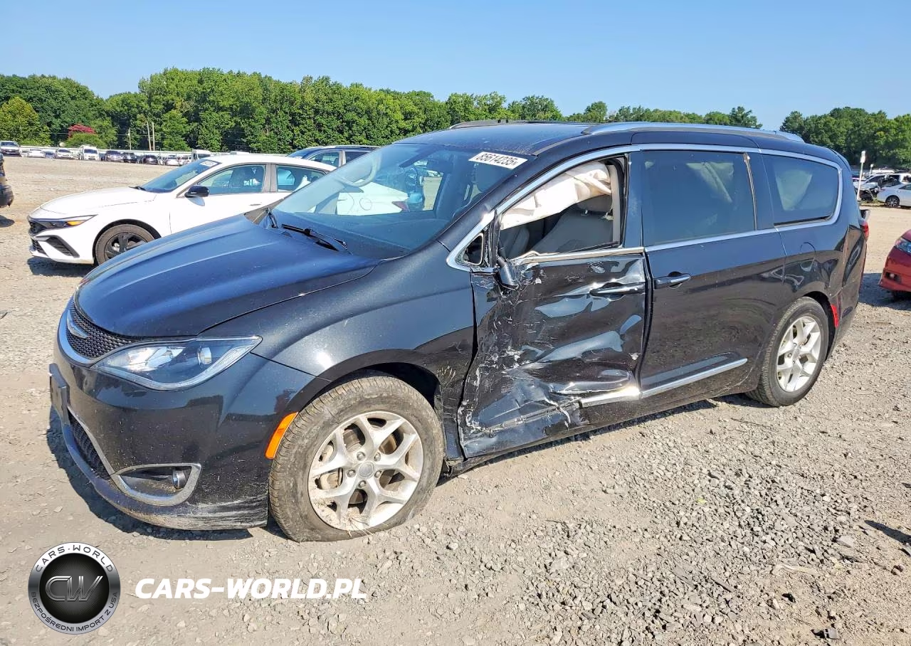 2018 Chrysler Pacifica Touring L VIN:2C4RC1BG8JR353009 - 1