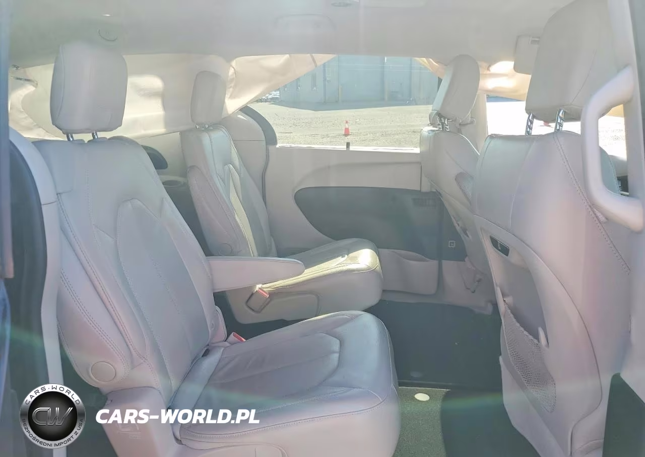 2018 Chrysler Pacifica Touring L VIN:2C4RC1BG8JR353009 - 11